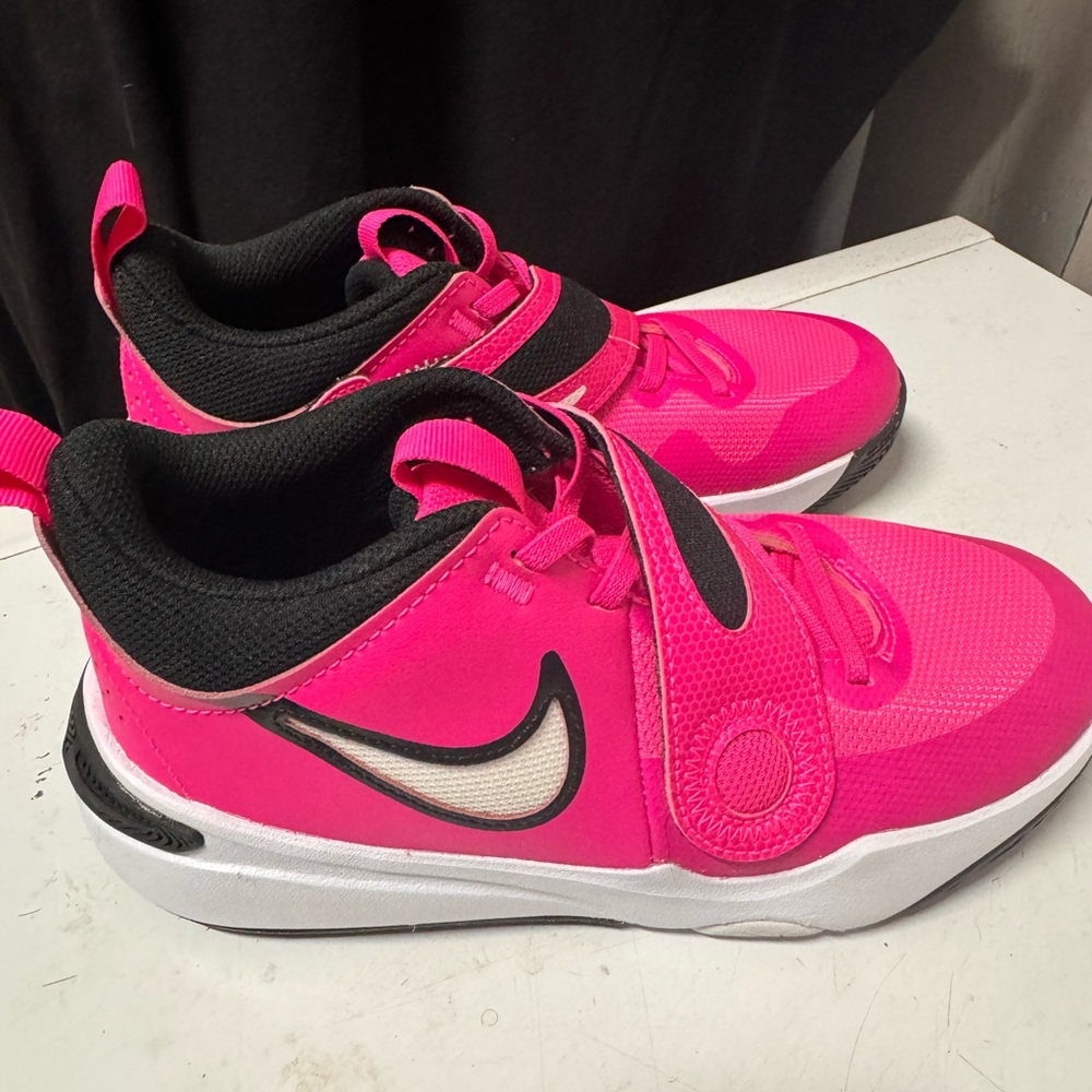 Nike Team Hustle D11 basketball shoes